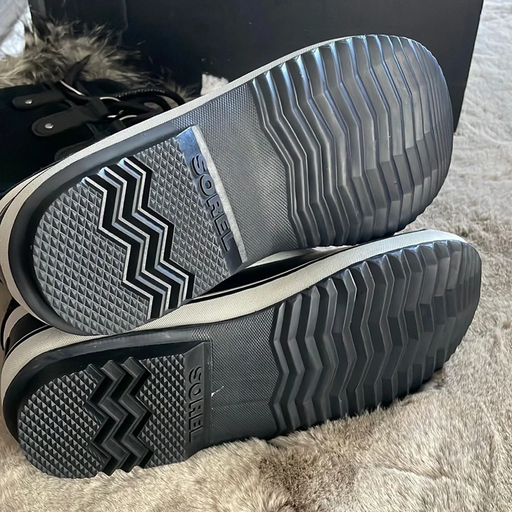 Sorel Black and White Winter Rain Boots with Faux Fur Cuff - Picture 3 of 10